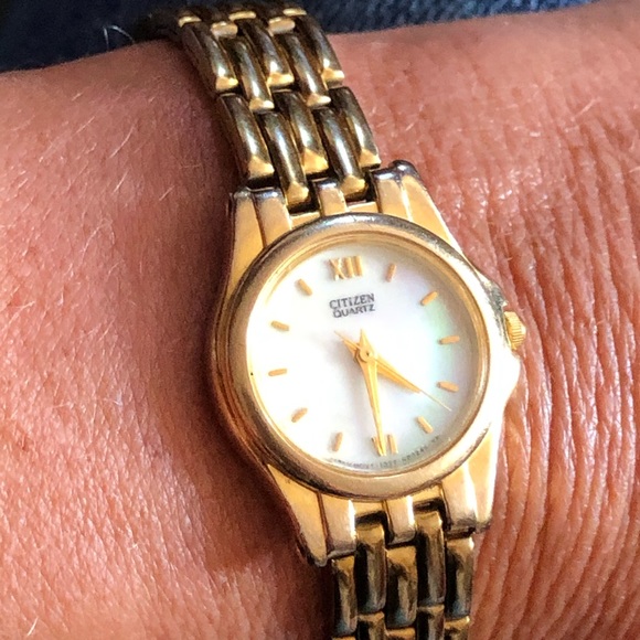 QUARTZ ladies watch main image 4